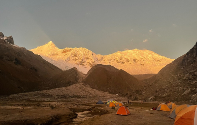 Peru Seminar: Team Sets up Basecamp in the Ischinca Valley