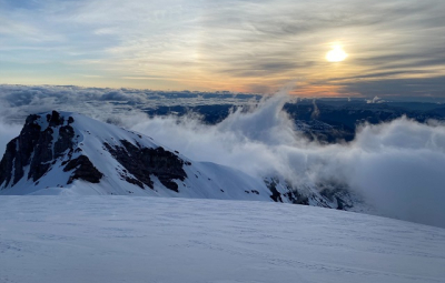 Mt. Rainier: Hoffman & Emmons Seminar Team Reach the Summit