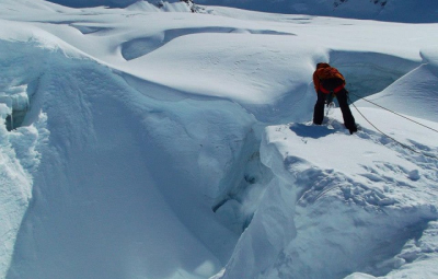 Kahiltna Seminar: Gorum & Team Enjoy Day of Crevasse Rescue Training