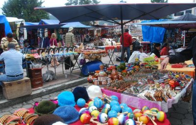 Ecuador Volcanoes: Mike Walter & Team Visit the Otavalo Market