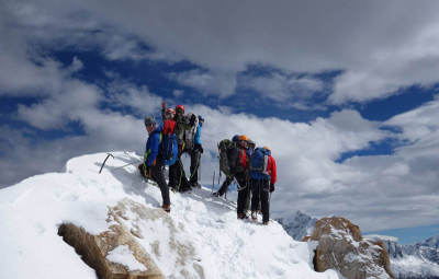 Peru Seminar: Elias & Team Summit Urus East!