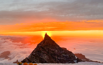 Mt. Rainier: Four Day Team Climbs to 11,200’