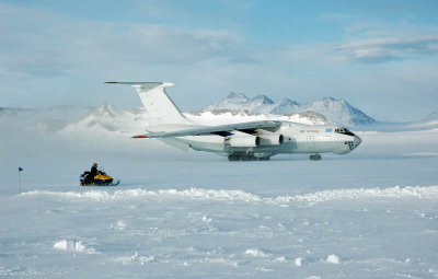 Vinson Massif: Teams Fly To & From Union Glacier